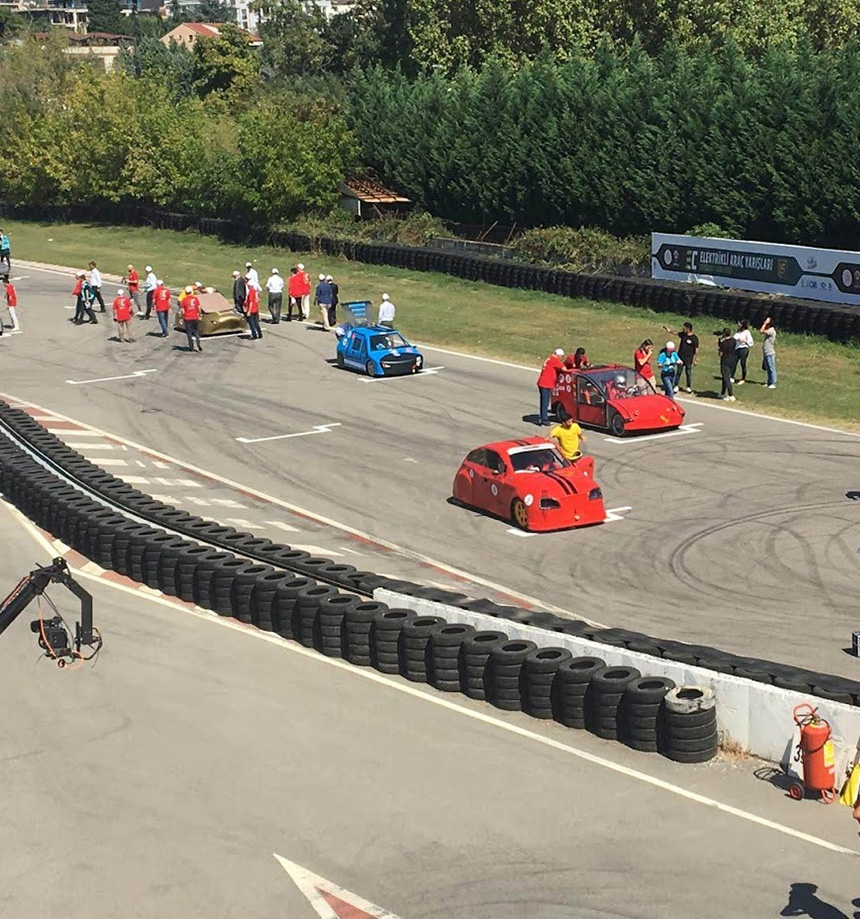 Lodos cars on the race track